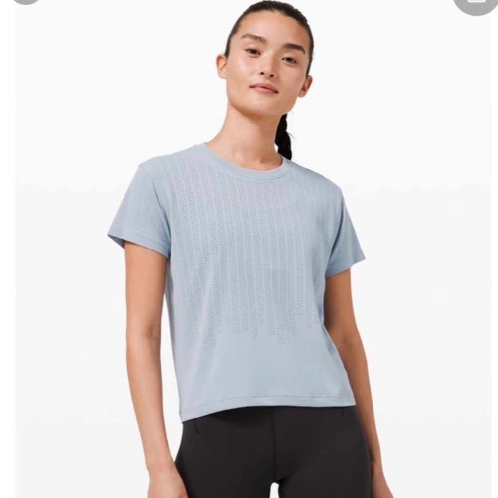 train to be short sleeve in rain stripe chambray